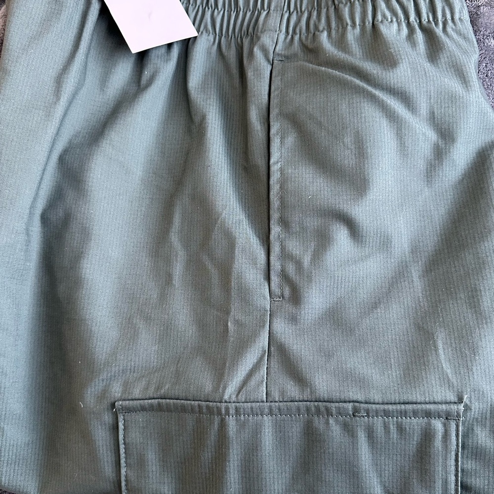Nike Women's Green Cargo Joggers - Picture 8 of 13